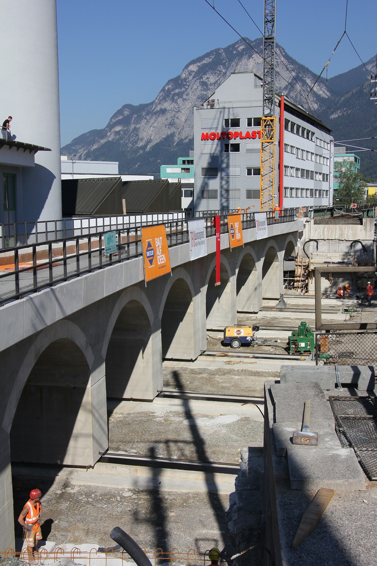 ÖBB-Präzisionsarbeit mit 2.200 Tonnen – neues Tragwerk für das Inntalviadukt gleitet seidenweich in Endposition