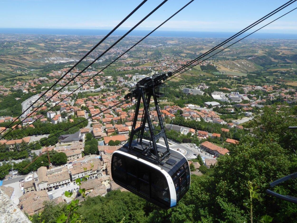 Die internationale Schmalspurbahn von Rimini nach San Marino