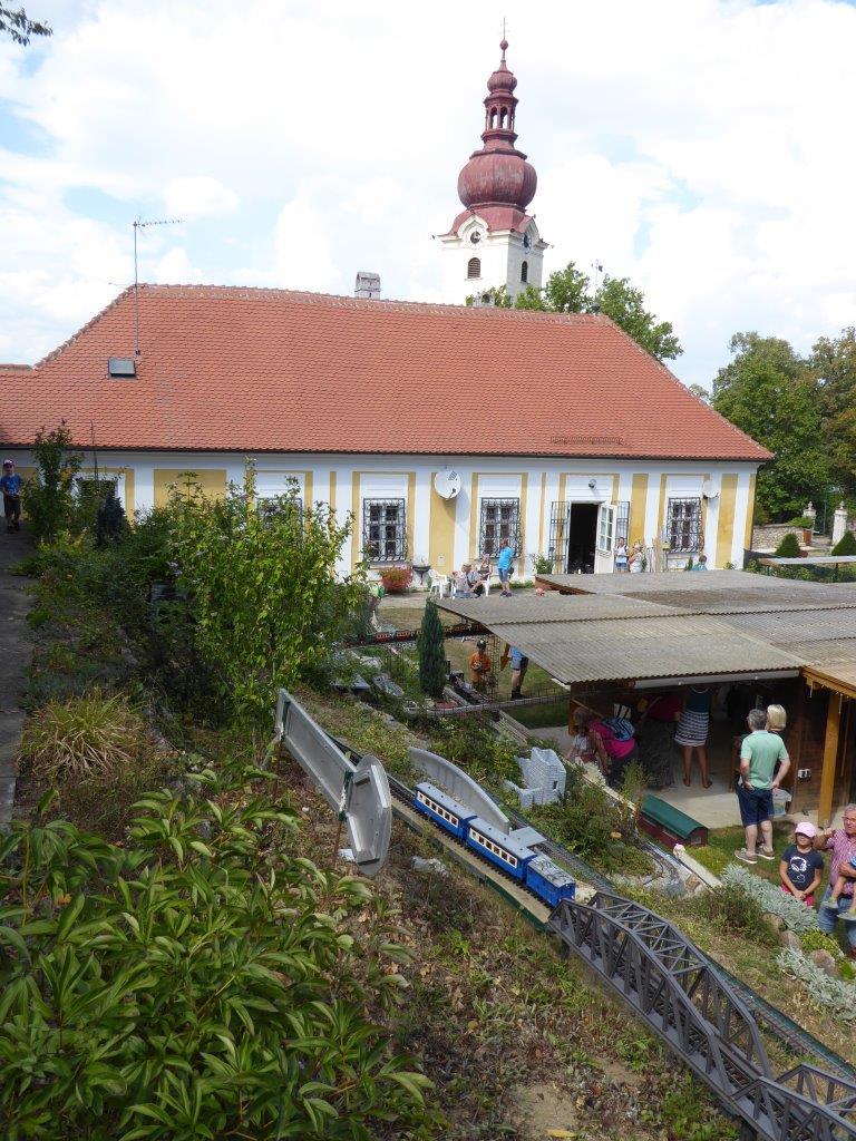 Gartenbahn im Pfarrgarten Ravelsbach