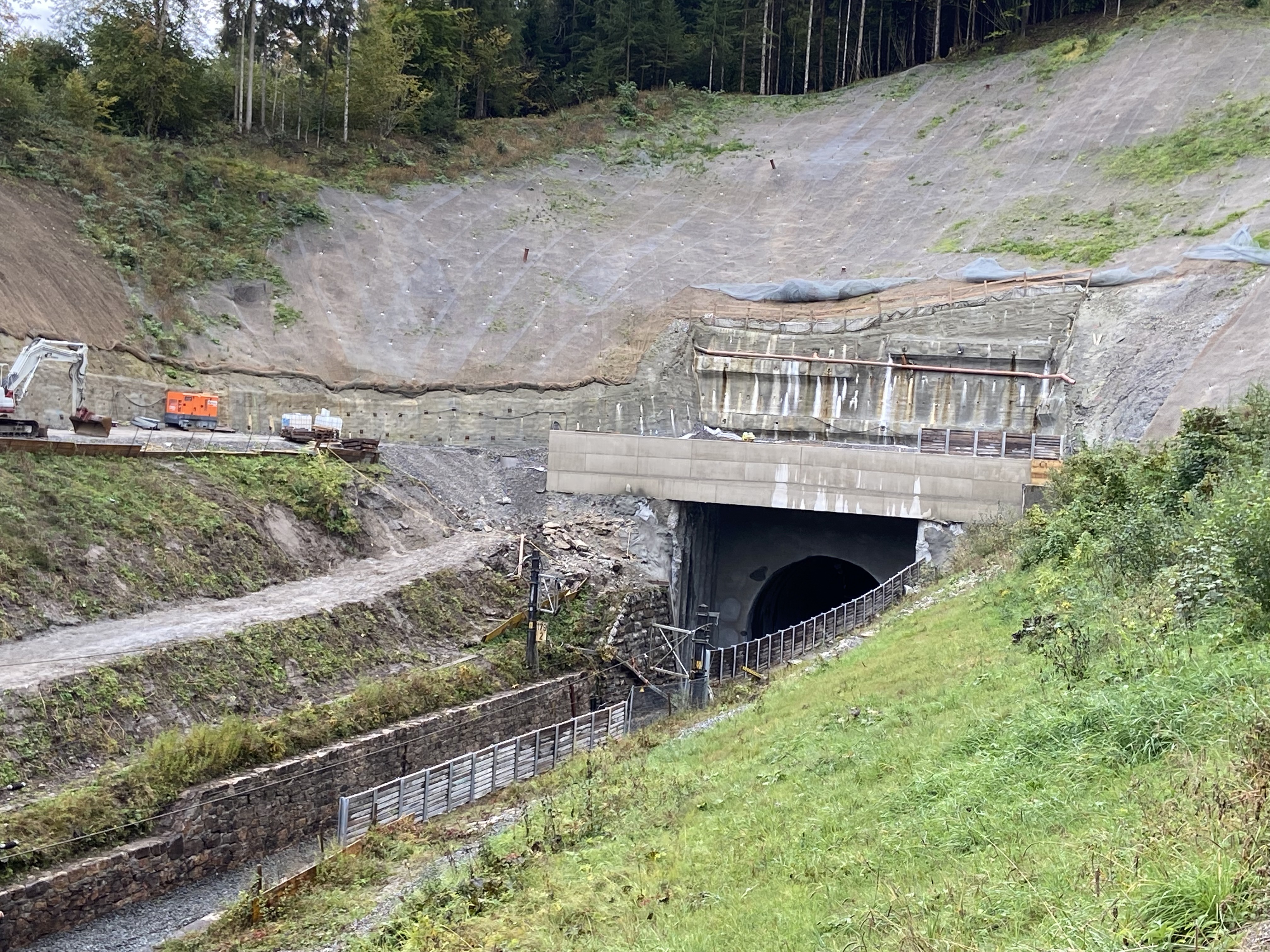 Das Nordportal des Leideggtunnels wurde neu errichtet und der Rutschhang umfangreich gesichert