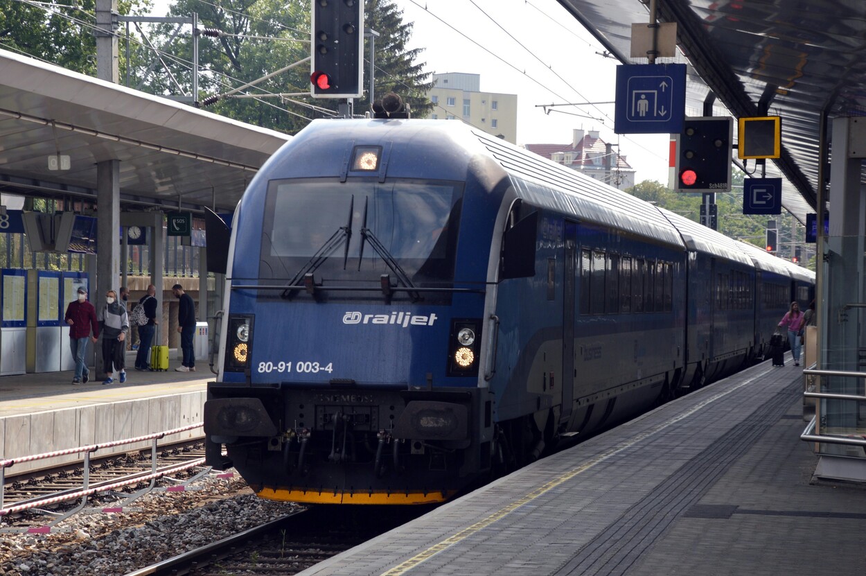 ÖBB und CD Railjet in Wien Meidling