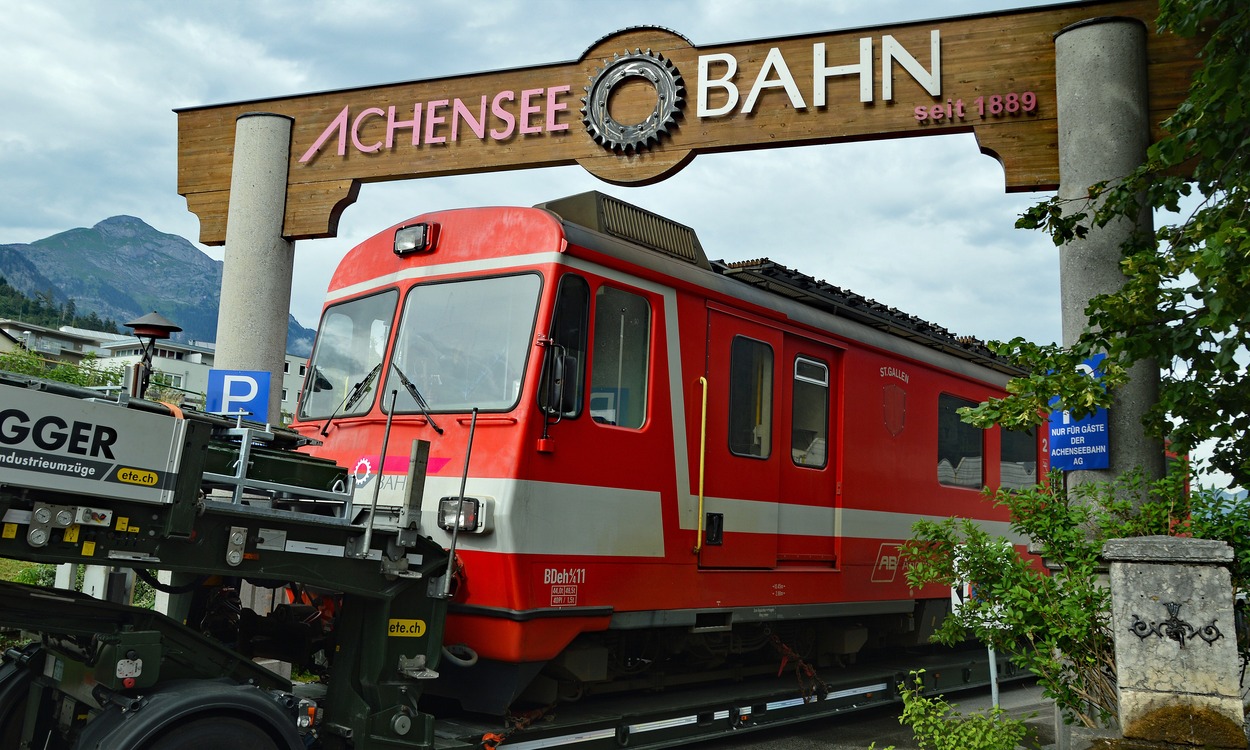 Transport der Appenzellerbahn-Triebwagen zur Achenseebahn