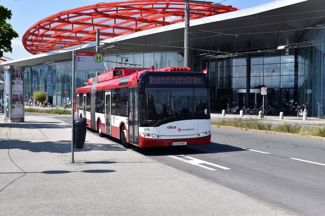 Obus Linie 9 Salzburg AG am Europark