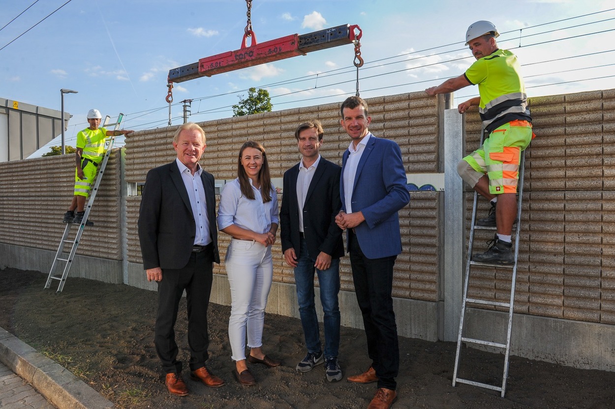 ÖBB: Neue Schallschutzwände in Kottingbrunn