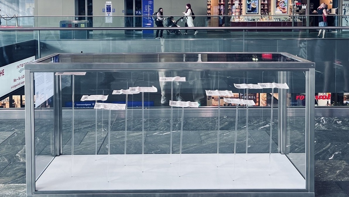 Wien Hauptbahnhof: Kunstinstallation der ukrainischen Künstlerin Anastasiia Vasylchenko Mamay