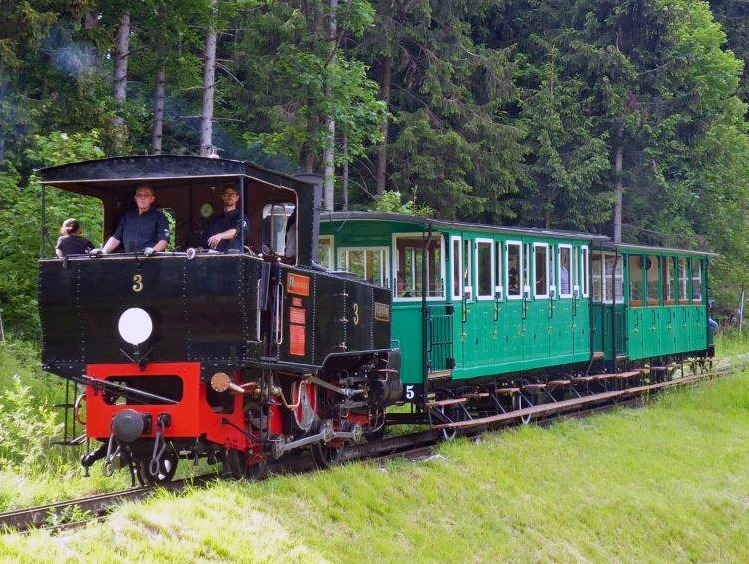 Achenseebahn grüne Personenwagen