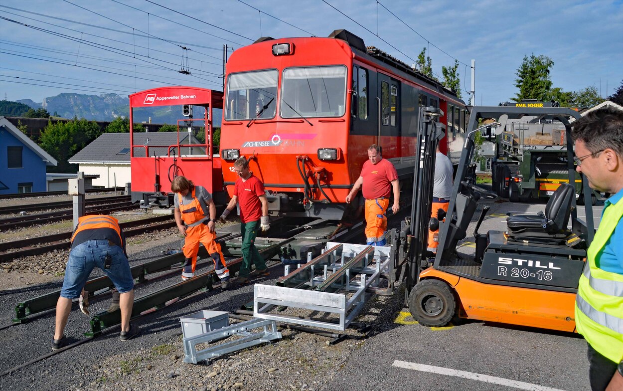 Verladung Appenzellerbahn-Triebwagen für Achenseebahn