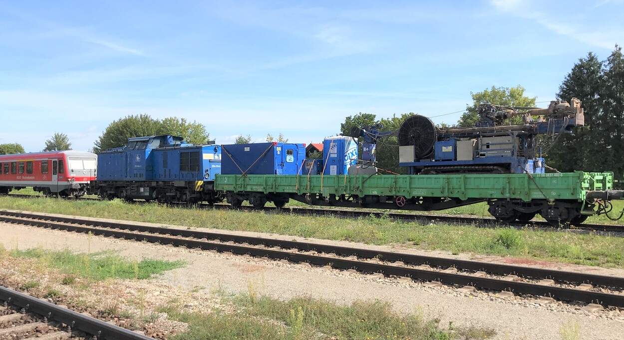 Bauzug zur Bodenerkundung entlang der ABS38