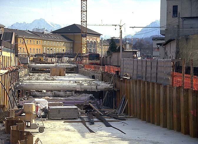 1994: Baustelle des unterirdischen Lokalbahnhofs